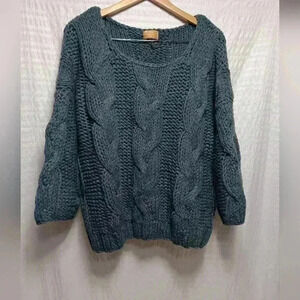 POL Chunky Cable Knit Relaxed Fit Crew neck Sweater. Ladies size  S
